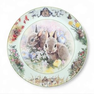 Crestley Collection "April Outing" Plate By Sarah Woods - Backyard Buddies, 1994